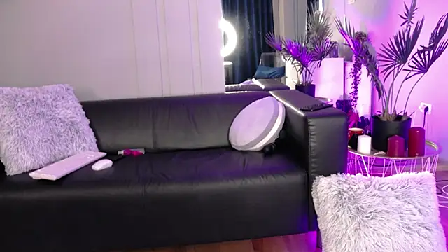 Snapshot of RosaCatalleya chatting on June 2026 04:18:01 AM RosaCatalleya online show from June 2026 04:18:01 AM