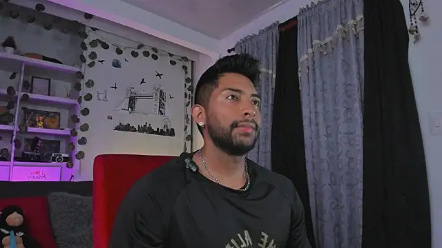 Snapshot of Couple_muscle1 chatting on November 2025 10:13:01 PM Couple muscle1 online show from November 2025 10:13:01 PM