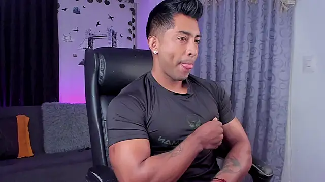 Snapshot of Couple_muscle1 chatting on March 2025 02:01:01 PM Couple muscle1 online show from March 2025 02:01:01 PM