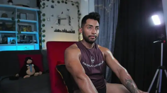 Snapshot of Couple_muscle1 chatting on October 2025 08:53:02 PM Couple muscle1 online show from October 2025 08:53:02 PM