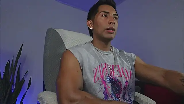 Snapshot of Couple_muscle1 chatting on June 2026 11:54:01 PM Couple muscle1 online show from June 2026 11:54:01 PM