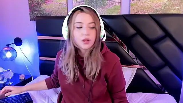 Snapshot of Annie_mone chatting on December 2024 09:00:02 PM Annie mone online show from December 2024 09:00:02 PM