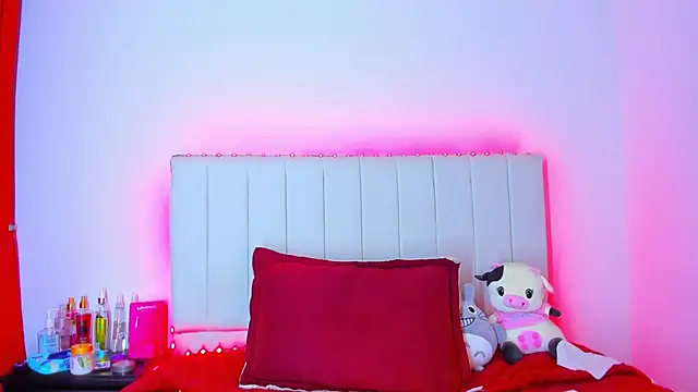 Snapshot of caro_lyne_ chatting on May 2026 05:05:02 PM caro lyne online show from May 2026 05:05:02 PM