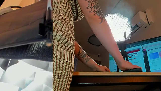 Siouxsie cenobite online show from April 2026 10:11:02 AM