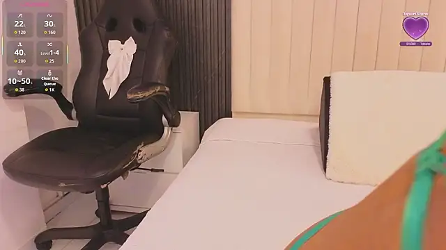 Madiee Rhea online show from March 2026 07:39:01 PM