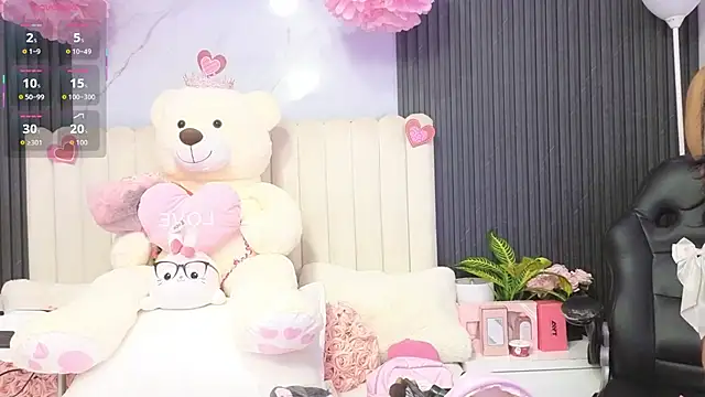 Madiee Rhea online show from April 2026 07:43:01 PM