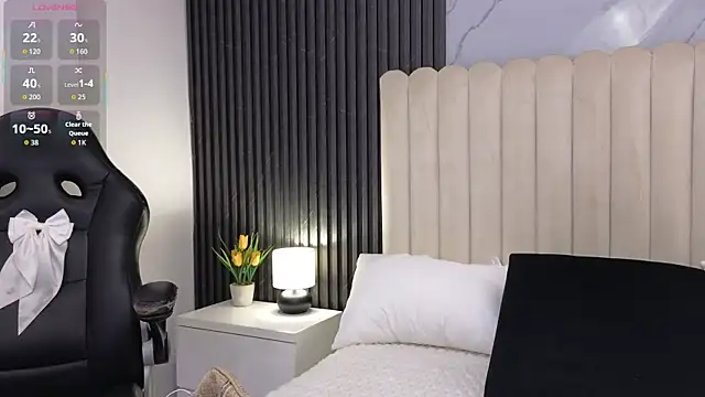 Madiee Rhea online show from April 2026 07:37:02 PM