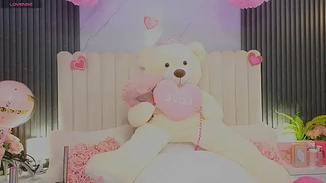 Madiee Rhea online show from April 2026 07:40:01 PM