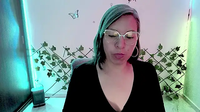 Lady breaks hearts online show from February 2026 01:10:01 PM