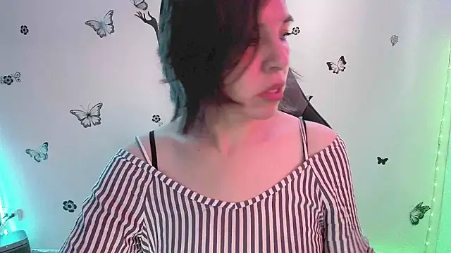 Lady breaks hearts online show from March 2026 12:43:01 PM