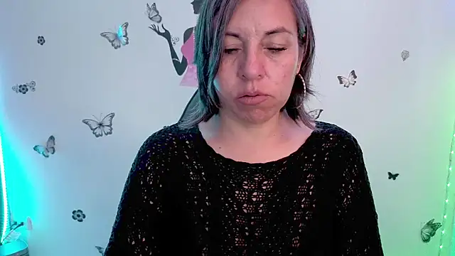 Lady breaks hearts online show from April 2026 12:40:01 PM