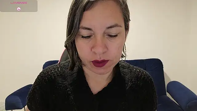 Lady breaks hearts online show from December 2025 10:36:02 AM