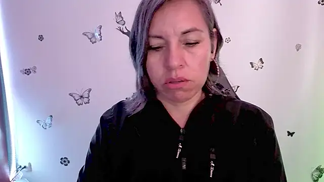 Lady breaks hearts online show from April 2026 12:45:01 PM