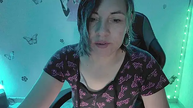 Lady breaks hearts online show from March 2026 10:22:01 AM