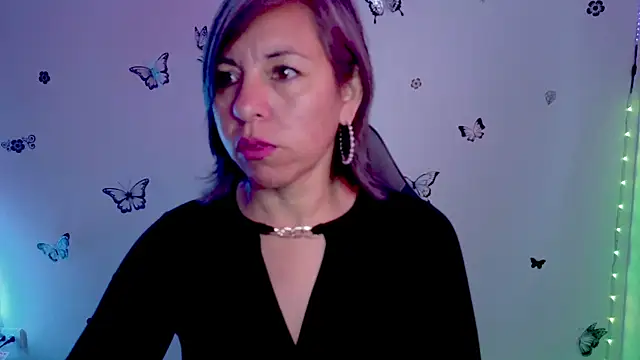 Lady breaks hearts online show from April 2026 12:50:02 PM