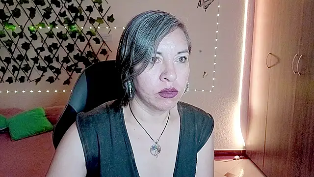 Lady breaks hearts online show from December 2025 10:27:02 AM