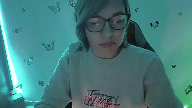 Lady breaks hearts online show from March 2026 10:28:01 AM