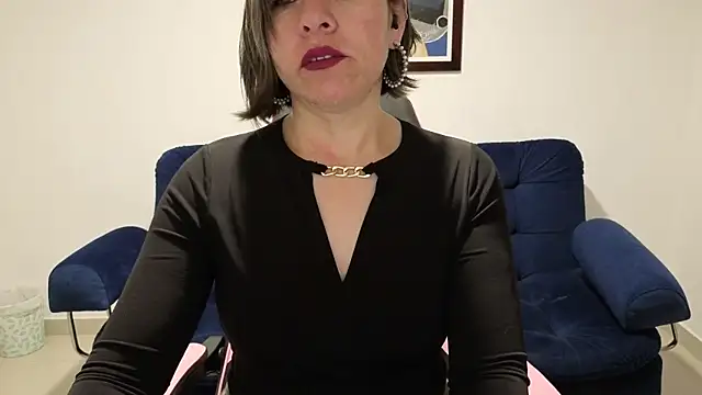 Lady breaks hearts online show from December 2025 10:32:02 AM