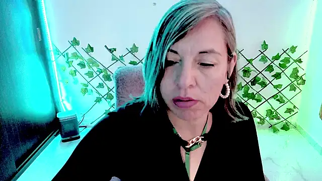 Lady breaks hearts online show from February 2026 01:12:01 PM