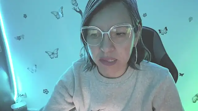 Lady breaks hearts online show from April 2026 10:29:01 AM