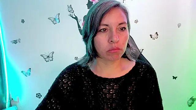 Lady breaks hearts online show from April 2026 01:02:01 PM