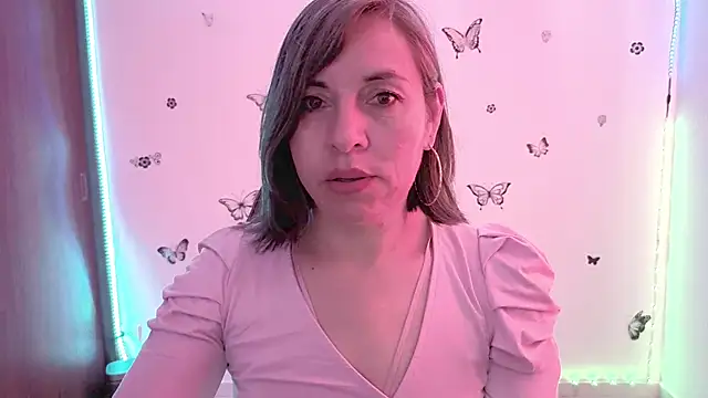 Lady breaks hearts online show from February 2026 01:33:02 PM