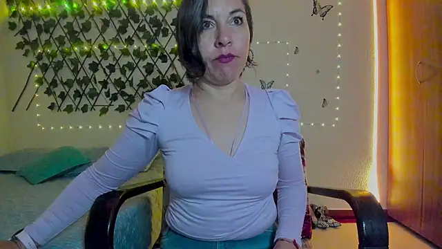 Snapshot of Lady_breaks_hearts chatting on September 2025 10:32:02 AM Lady breaks hearts online show from September 2025 10:32:02 AM