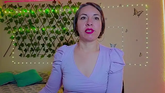 Snapshot of Lady_breaks_hearts chatting on October 2025 10:36:01 AM Lady breaks hearts online show from October 2025 10:36:01 AM