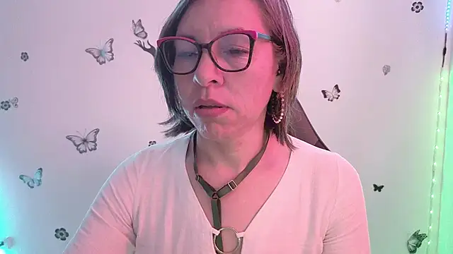 Lady breaks hearts online show from March 2026 12:48:01 PM