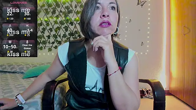 Snapshot of Lady_breaks_hearts chatting on September 2025 10:40:01 AM Lady breaks hearts online show from September 2025 10:40:01 AM