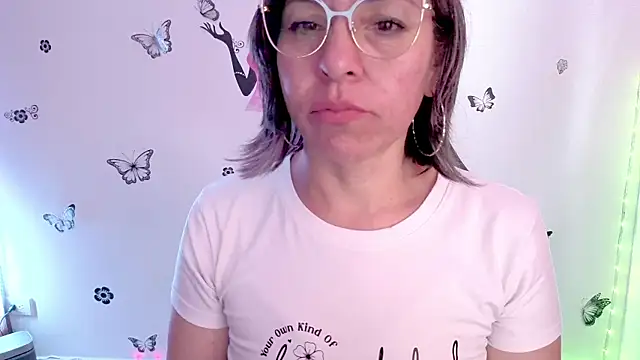 Lady breaks hearts online show from April 2026 06:15:02 PM