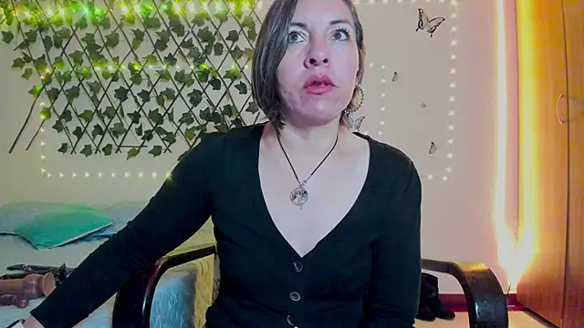 Snapshot of Lady_breaks_hearts chatting on September 2025 10:32:01 AM Lady breaks hearts online show from September 2025 10:32:01 AM
