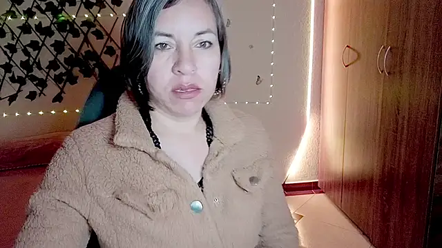 Lady breaks hearts online show from November 2025 09:42:01 AM