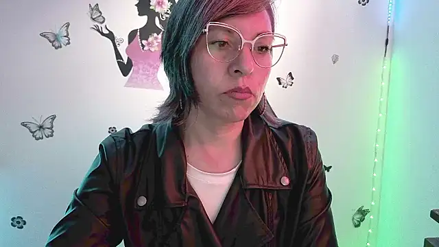 Lady breaks hearts online show from March 2026 10:32:01 PM