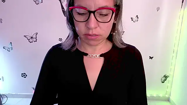 Lady breaks hearts online show from May 2026 01:17:02 PM