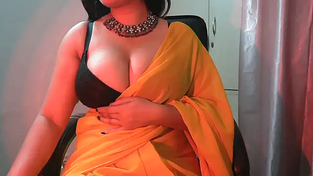 Snapshot of urvashihott chatting on May 2026 03:01:02 PM urvashihott online show from May 2026 03:01:02 PM