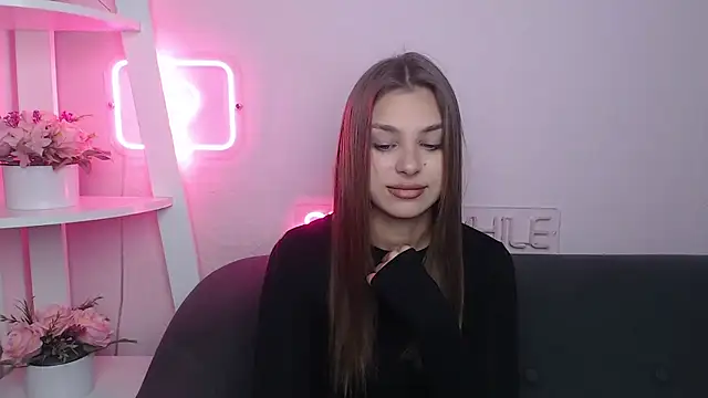 Snapshot of MilanaAngelAs chatting on October 2025 04:36:02 AM MilanaAngelAs online show from October 2025 04:36:02 AM