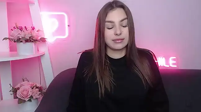 Snapshot of MilanaAngelAs chatting on February 2025 05:44:02 AM MilanaAngelAs online show from February 2025 05:44:02 AM