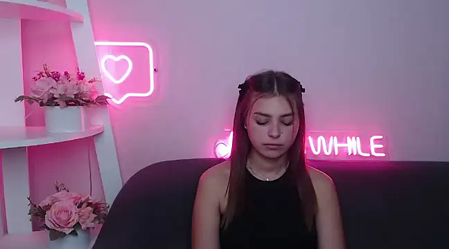 Snapshot of MilanaAngelAs chatting on February 2025 05:53:01 PM MilanaAngelAs online show from February 2025 05:53:01 PM