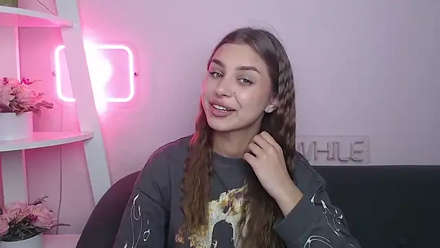 Snapshot of MilanaAngelAs chatting on October 2025 12:39:01 PM MilanaAngelAs online show from October 2025 12:39:01 PM