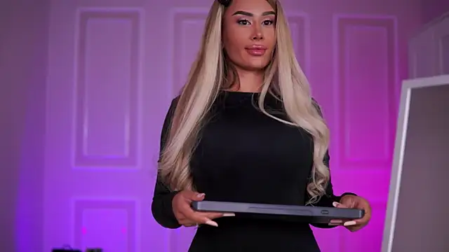 EvaZane online show from October 2025 10:09:02 PM