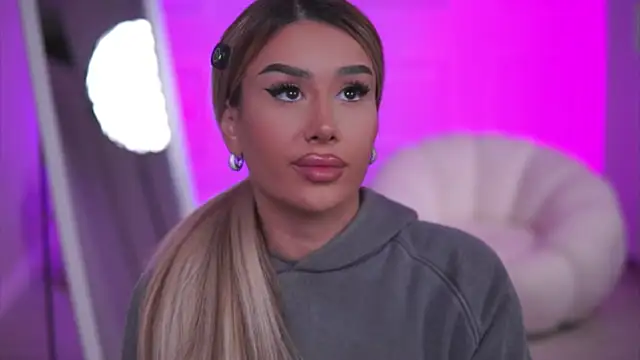 EvaZane online show from November 2025 07:41:02 PM