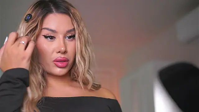 EvaZane online show from December 2025 07:30:01 PM