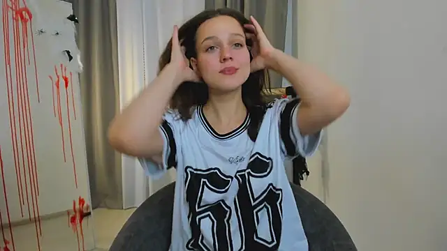 Addelin Moon online show from October 2025 04:17:01 PM