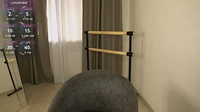 Addelin Moon online show from November 2025 04:43:02 PM