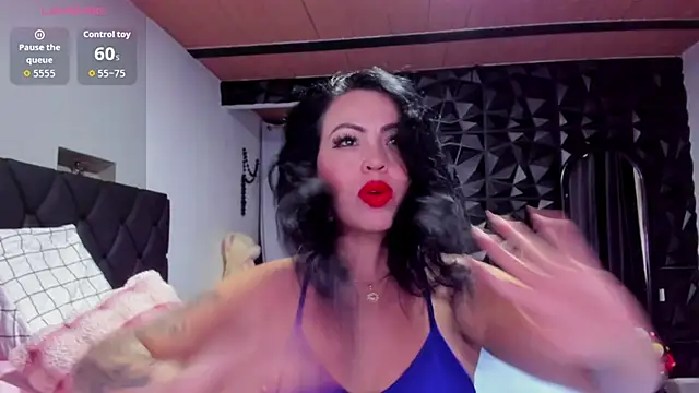 Snapshot of charlottemeyerr chatting on December 2025 10:14:02 PM charlottemeyerr online show from December 2025 10:14:02 PM