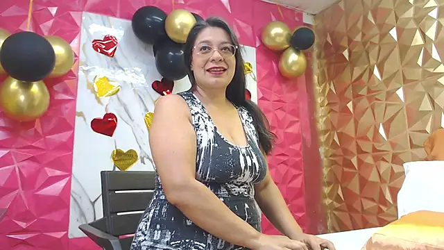 MiaCallie online show from November 2025 06:41:02 PM