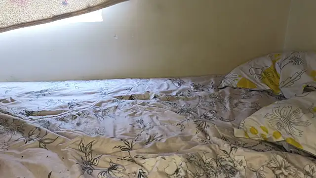 Snapshot of ViolettaSummer chatting on January 2025 09:28:01 PM ViolettaSummer online show from January 2025 09:28:01 PM