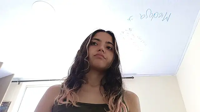 Snapshot of ViolettaSummer chatting on January 2025 06:23:01 PM ViolettaSummer online show from January 2025 06:23:01 PM