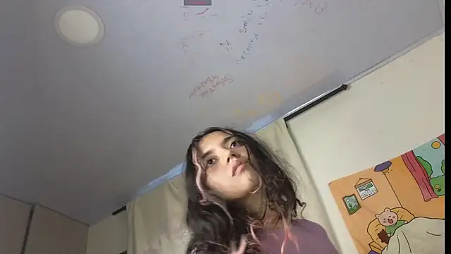 Snapshot of ViolettaSummer chatting on December 2024 11:49:02 AM ViolettaSummer online show from December 2024 11:49:02 AM